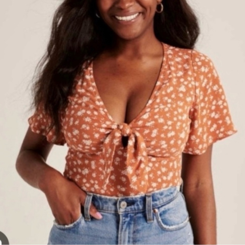 Abercrombie & Fitch orange floral bodysuit tee women’s XS tie front top boho